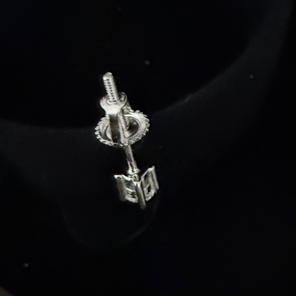 New Moissanite 925 sterling silver Screw-back Stud Earrings - Picture 3 of 3